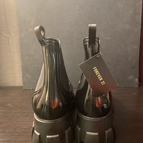 Black, shiny combat boots from forever 21 - Picture 4 of 5